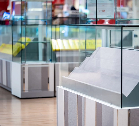 Стеклянные витрины от Московской Зеркальной Фабрики на Нагорной 17