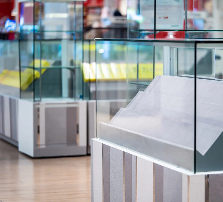 Стеклянные витрины от Московской зеркальной фабрики на Нагорной 17