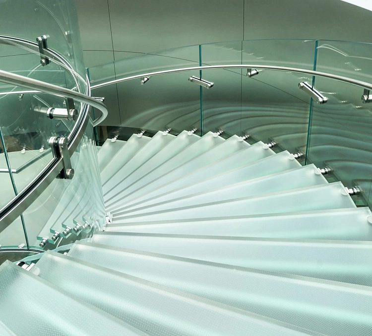 Лестницы от Московской зеркальной фабрики на Нагорной 17